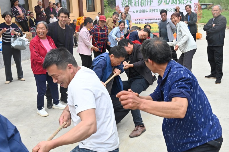 拔河比赛现场。朝天区融媒体中心供图