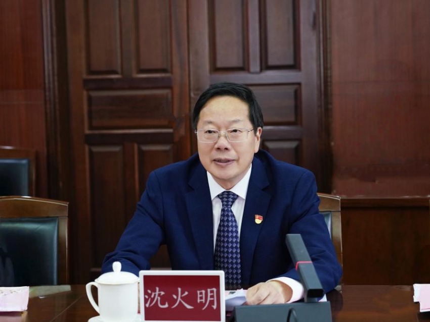 成都信息工程大学党委书记沈火明讲话。成都银杏酒店管理学院供图