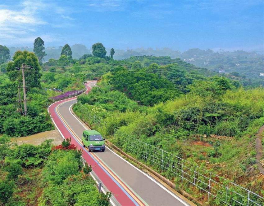 美丽乡村公路。罗维摄