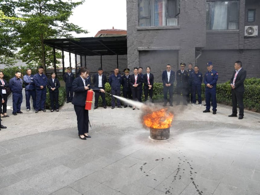 物业实操灭火。广元市消防救援局供图