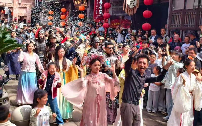 “刘备入城” 实景演绎现场。昭化区融媒体中心供图