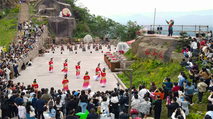 廣安市前鋒區仁和寨游人如織。姜曦悅攝