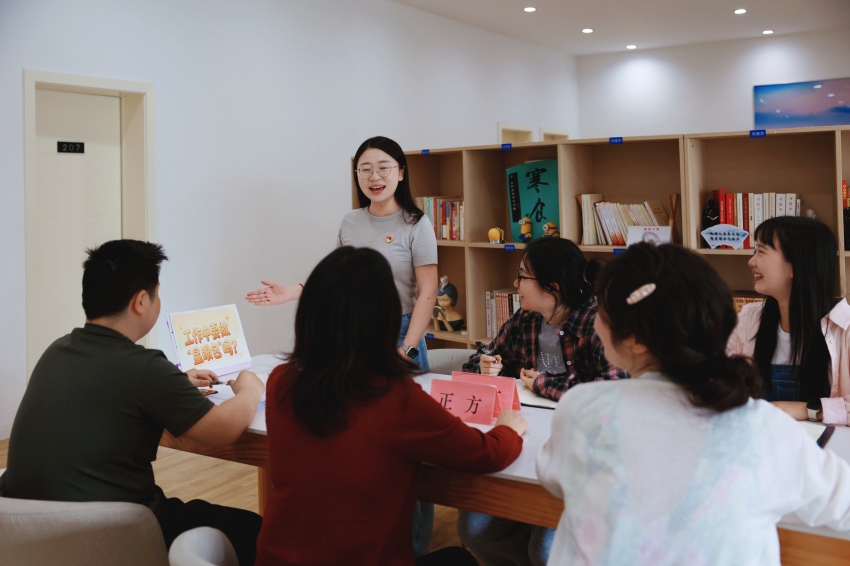青年辩论赛现场。彭山区烟草专卖局供图
