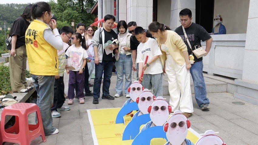 “五一趣游彭祖山”主题活动。马诗雨摄