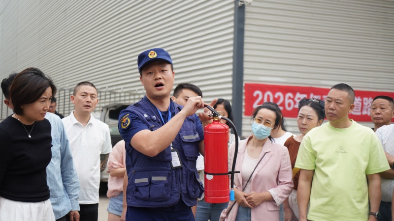 实操教学灭火器使用方法。仁寿县消防救援局供图