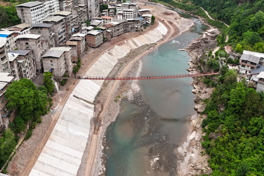新建成的永安镇铁索桥。通江县委宣传部供图