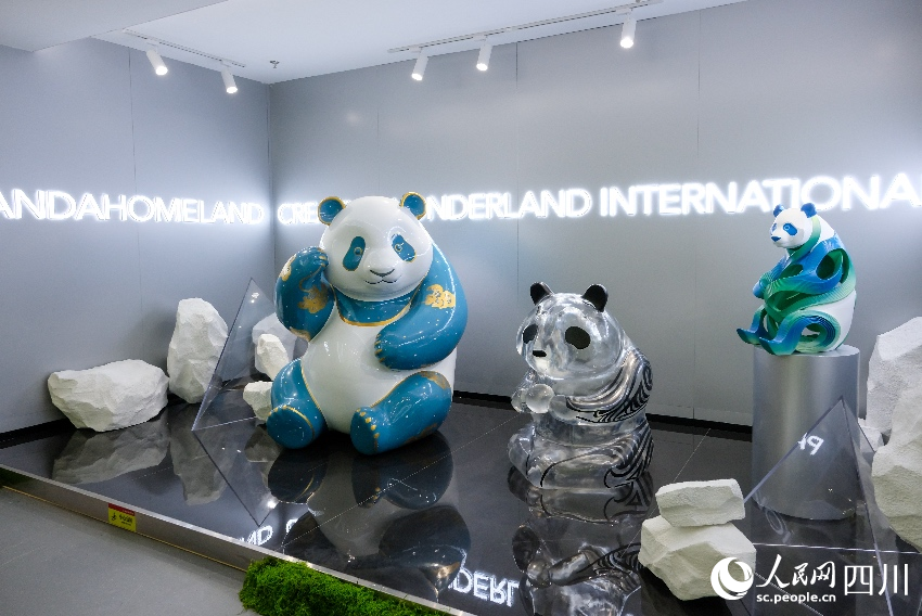 2026熊猫家园·大熊猫文化创意大赛展出作品。实习生 韩青化祎摄