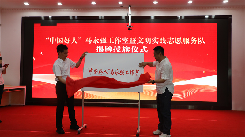 授牌現場。翠屏區融媒體中心供圖