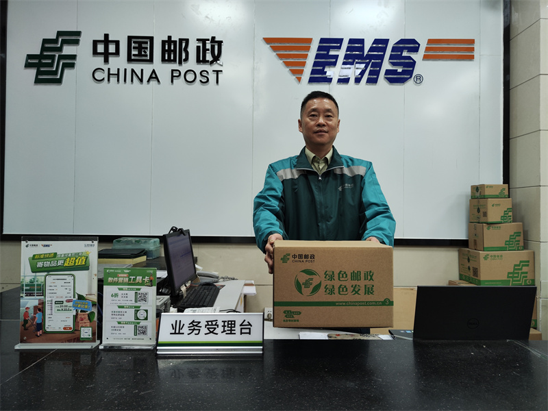 熱愛工作。翠屏區融媒體中心供圖
