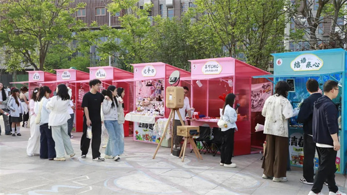 青年创业市集。达州市通川区融媒体中心供图