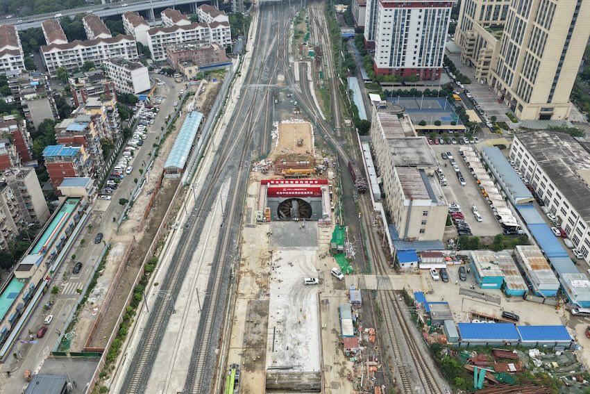 位于闹市区下方的蜀安隧道。长江沿岸铁路集团四川有限公司供图