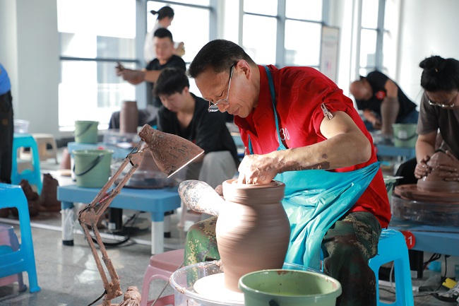 拉胚现场。周强供图