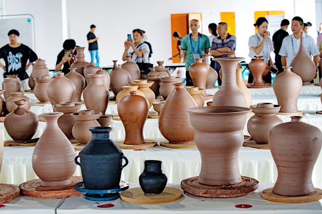 土陶作品。周强供图