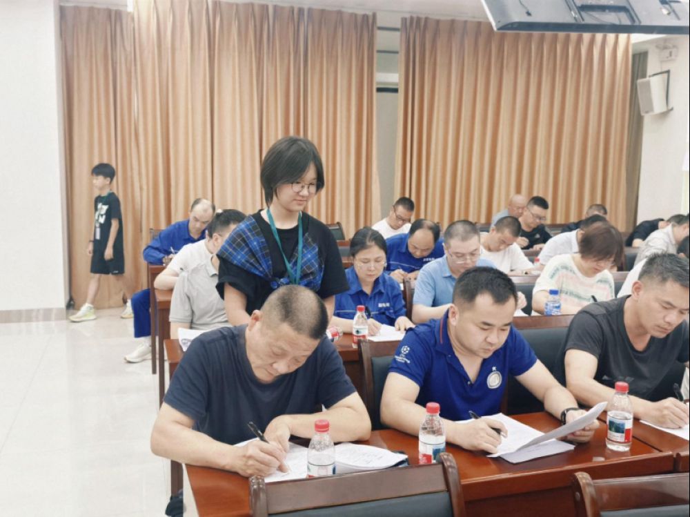 2025年8月，成都青白江供电公司“小小监考员”家庭助安活动现场。成都供电供图