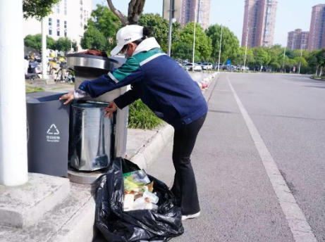 李佳在工作中。成都理工大学供图