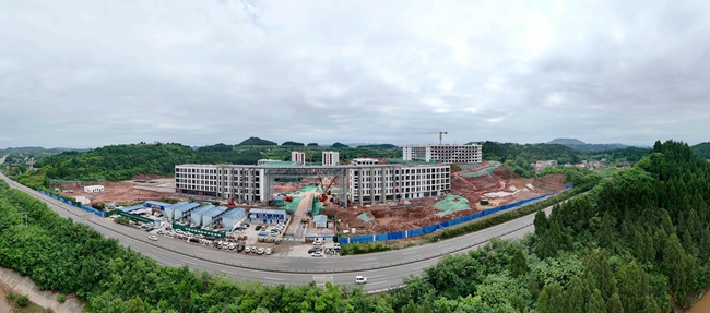 蓬安縣職教產業園項目建設現場。周亮攝