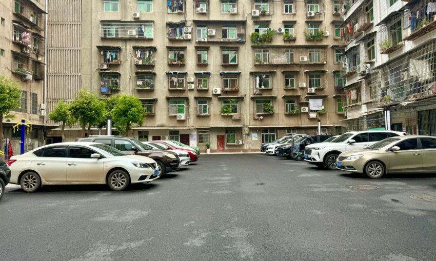 河堰嘴社區農技站小區改造后。朱濤攝