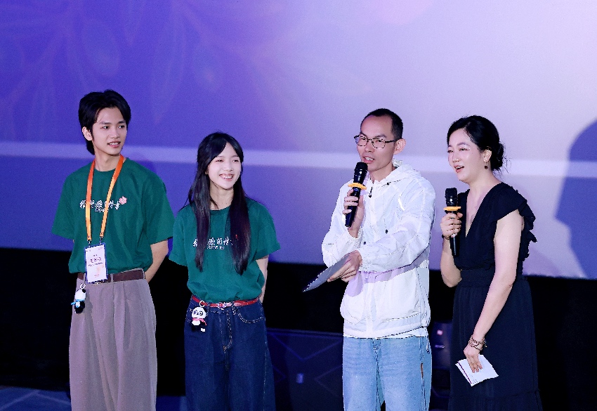 備受關注的影片《給阿嬤的情書》主創團隊來雅路演。主辦方供圖