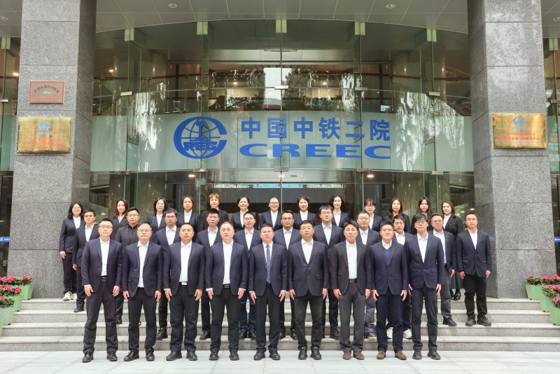 全员干部职工队伍。中铁二院生态环境设计研究院供图