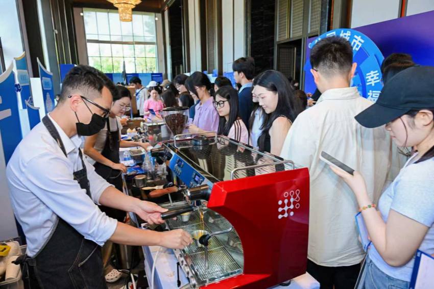 招聘会蓉品展示区。成都东部新区供图