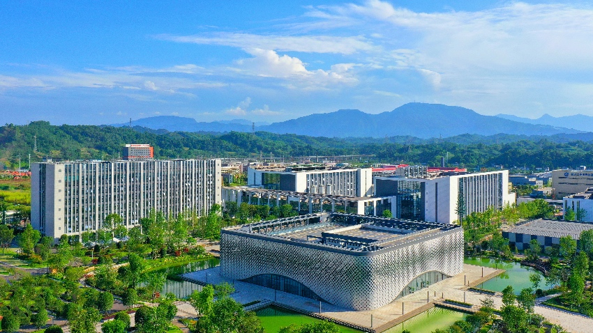 航拍雅安大数据产业园。受访者供图