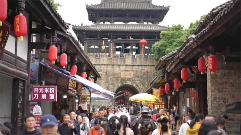 昭化古城的游客。广元文旅供图