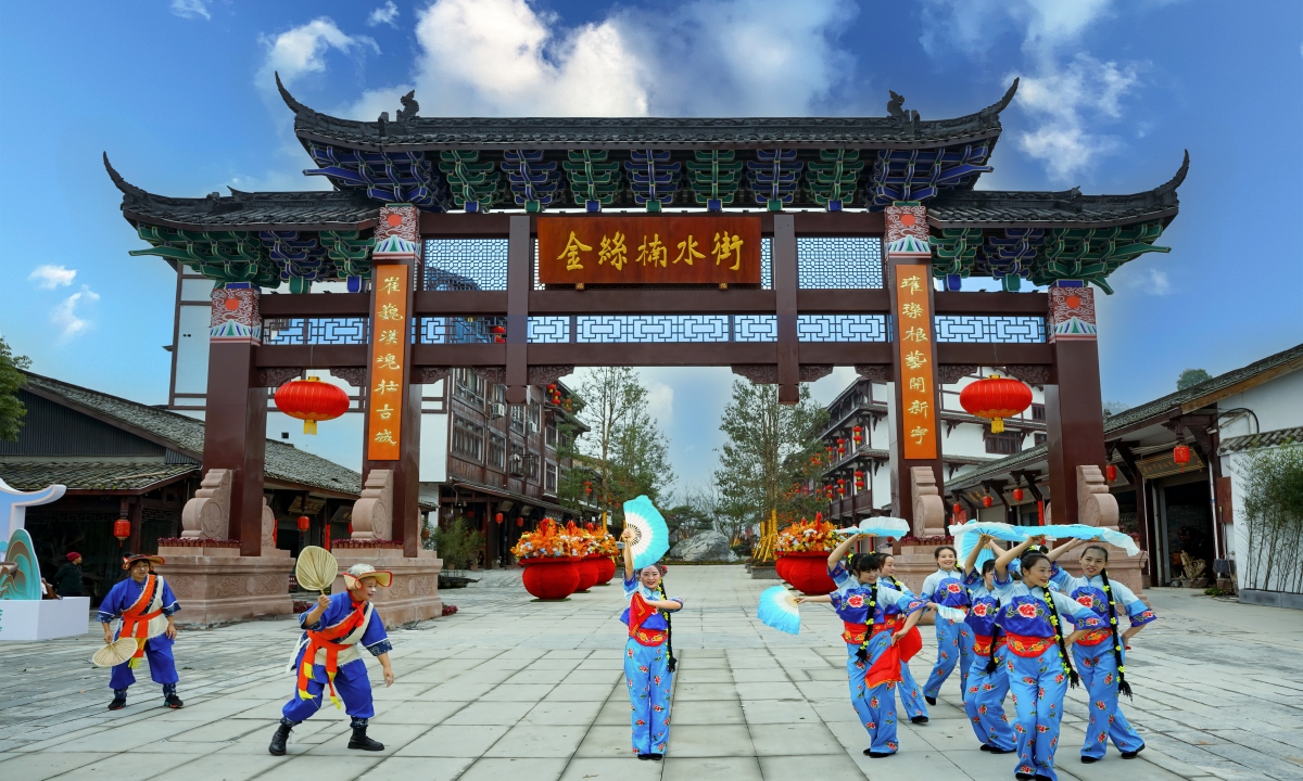 芦山金丝楠水街