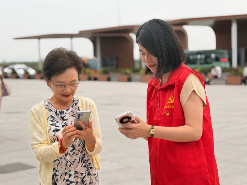 志愿者工作现场。余跃摄