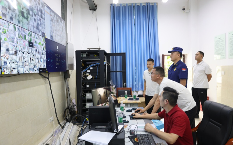 泸州消防指导考点学校做好消防控制室消防安全工作。四川省消防救援总队供图