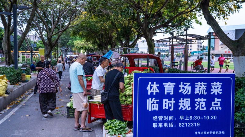 “专属菜市”公示牌。简捷供图