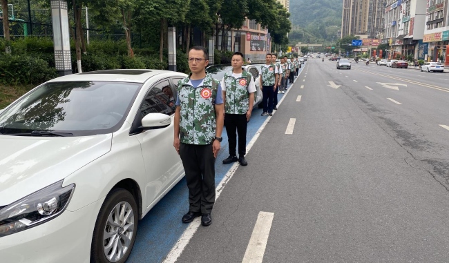 兴文县2026年“赵一曼”老兵志愿服务队爱心送考车。宜宾市退役军人事务局供图