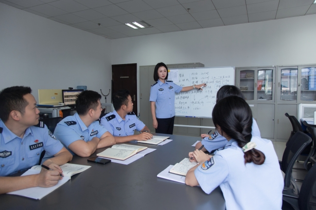 情报指挥中心工作会议。资阳市公安局雁江区分局供图