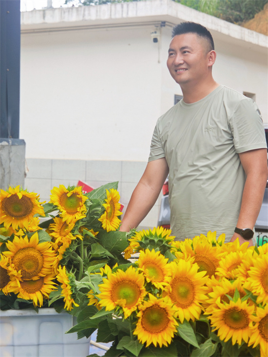 “兵支书”涂海波 荣县退役军人事务局供图