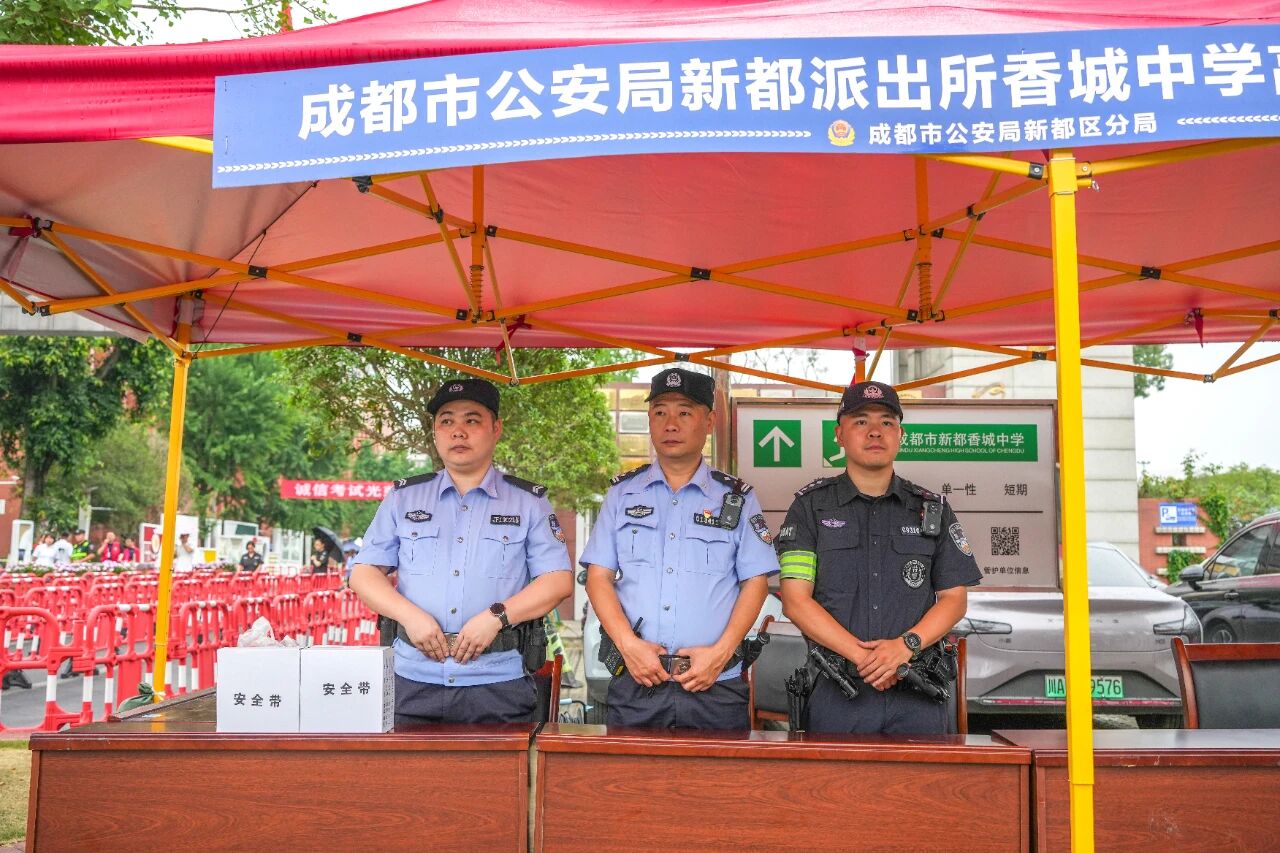 成都新都公安在考點開設派出所高（中）考服務警務站。成都新都公安供圖