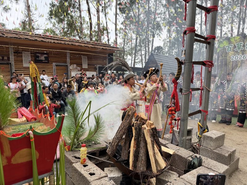 端午药市民俗文化活动现场。张宇涵摄