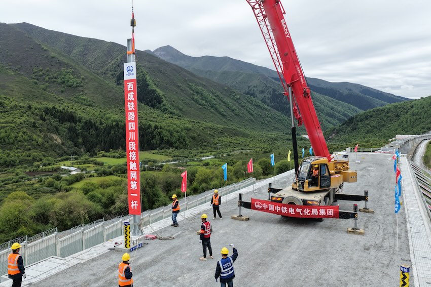 西成铁路“中枢大脑”建设启动通车后成都至西宁5小时可达(图1)