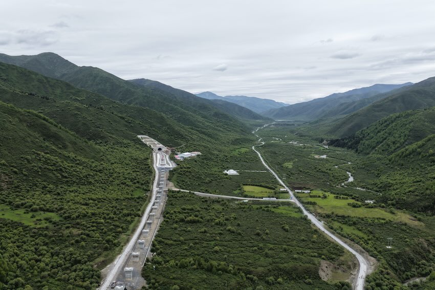 西成铁路“中枢大脑”建设启动通车后成都至西宁5小时可达(图2)