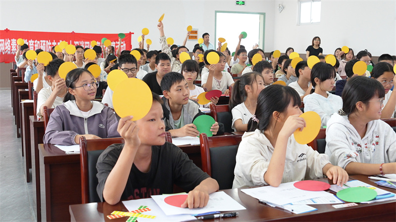 远离“垃圾快乐”！宜宾为学生送上生动的网络安全防护课(图2)