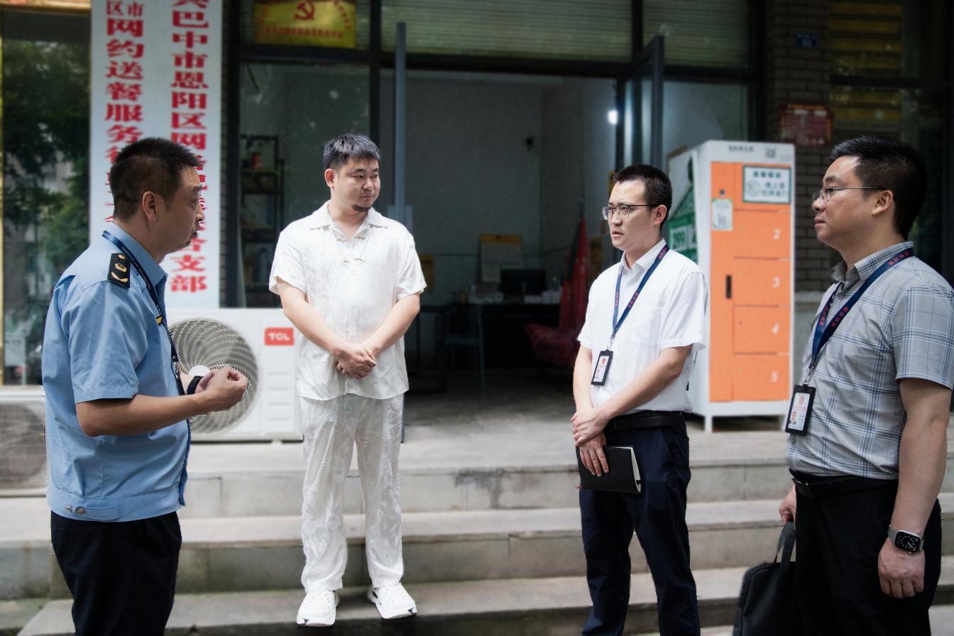 恩阳区纪委监委联合区市场监管局开展专项监督检查。巴中市委宣传部供图