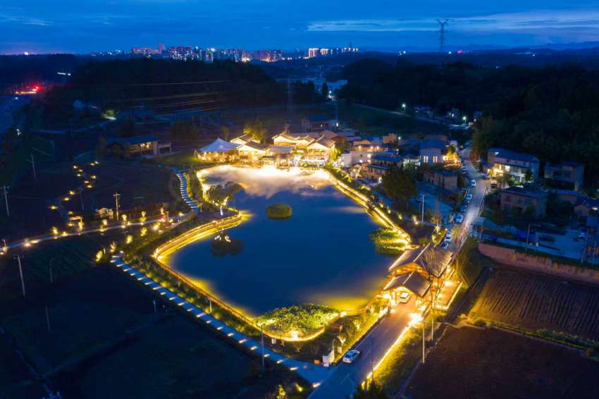 前锋村夜景。简阳市融媒体中心供图