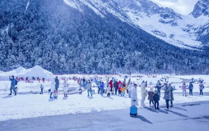阿壩“冰雪+”點燃文旅消費新熱潮