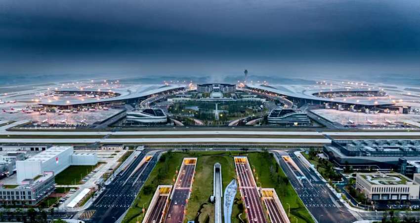 旅客吞吐量超2億人次！成都天府國際機場五年“振翅”崛起一座航空新城(图1)