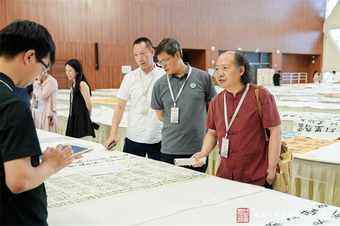 评委打分。主办方供图
