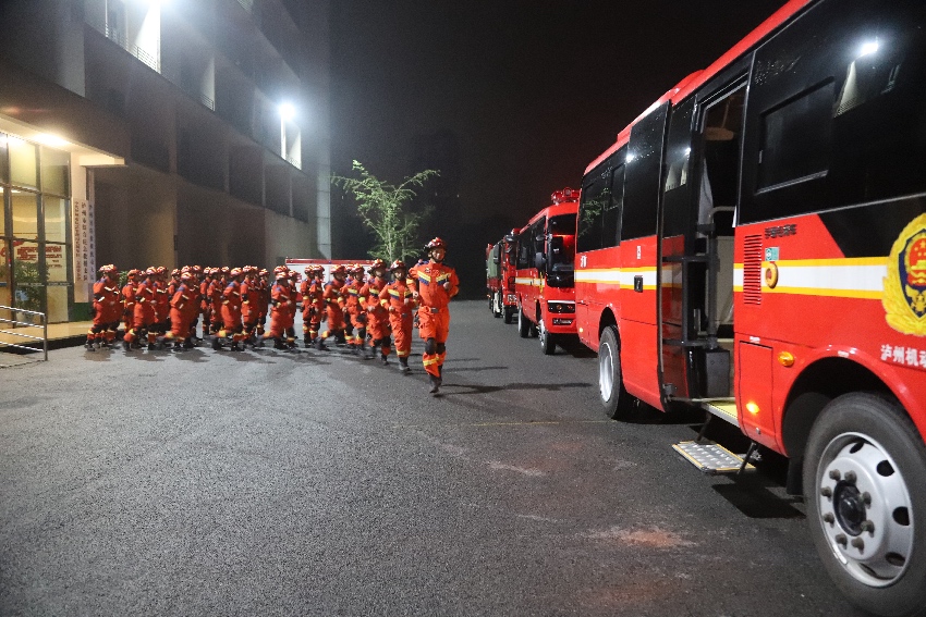 集结登车。四川消防救援机动总队供图