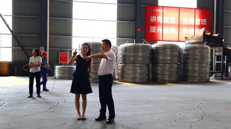 广元农担公司工作人员在元铝新材料公司调研。受访者供图