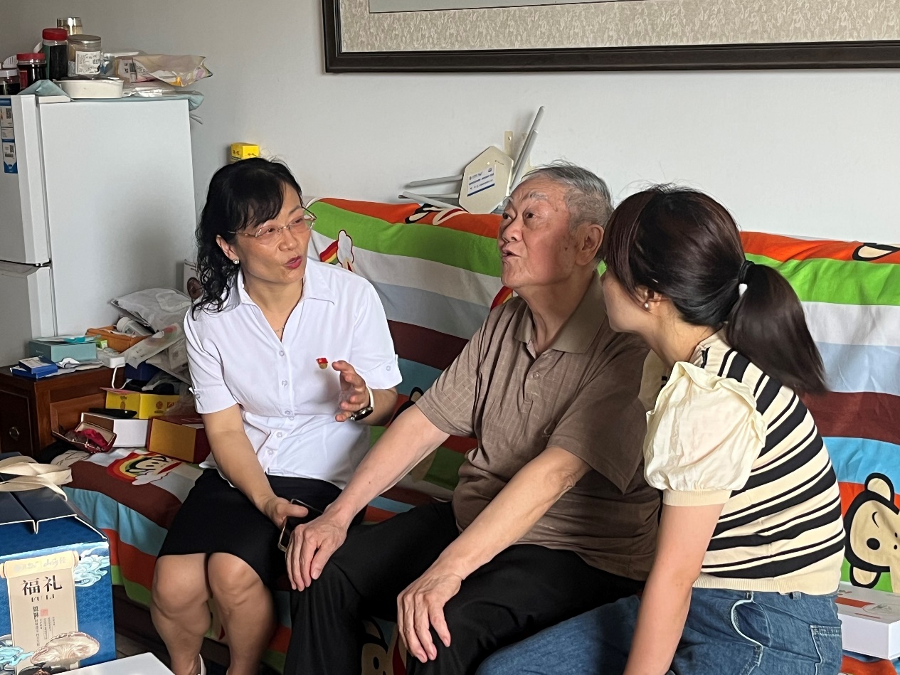 交心谈心。自贡市退役军人服务中心供图