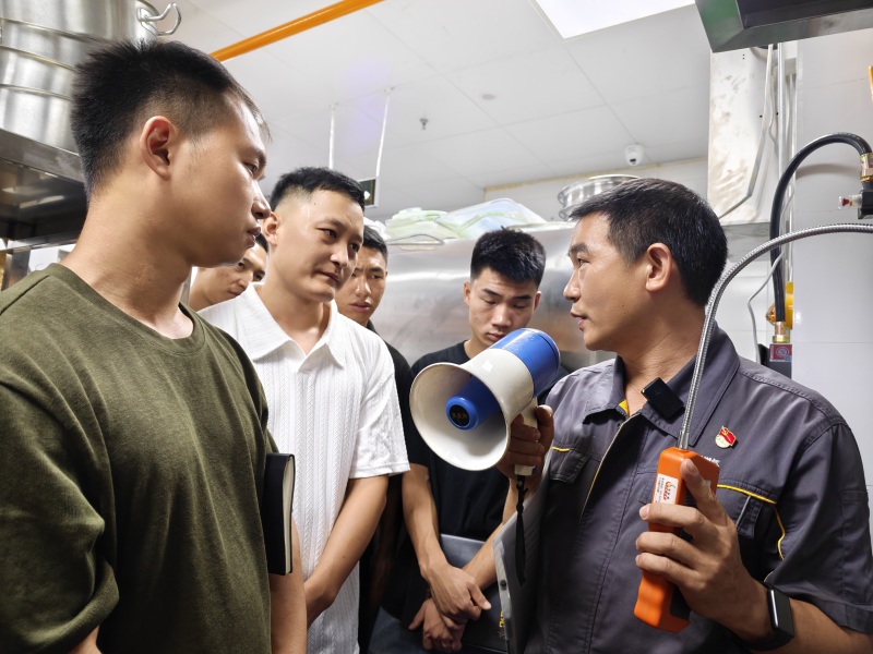 開展“教學培訓式檢查”現場。攀枝花市消防救援局