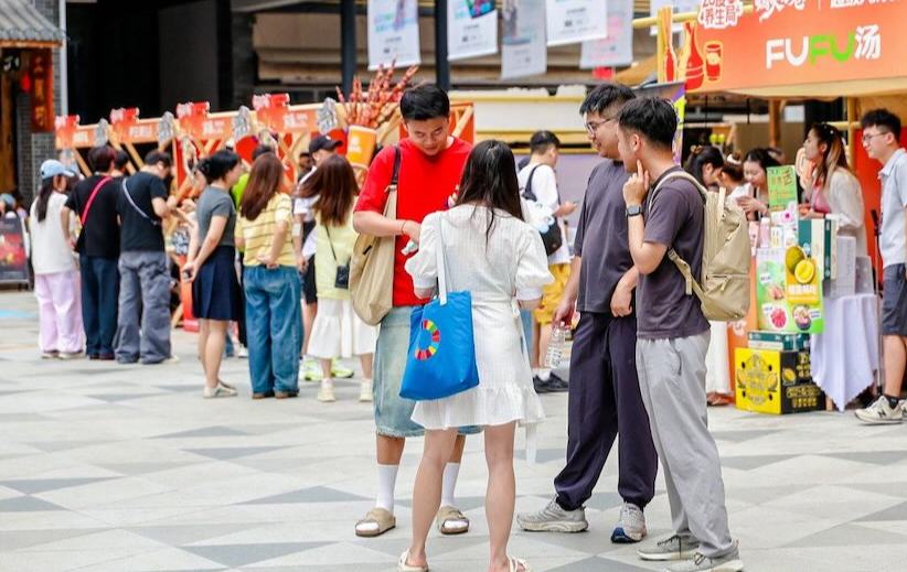 “烟火小巷”正式开巷 持续赋能四川街区消费场景