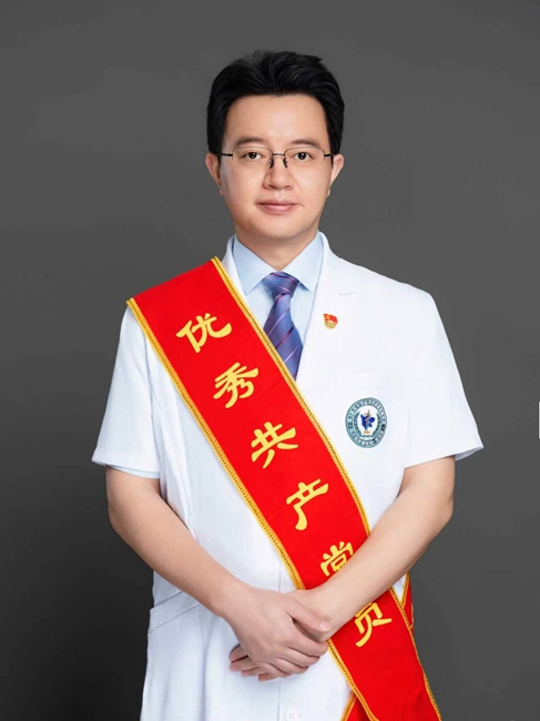 李俊杰獲評省四川省衛生健康委優秀共產黨員。四川省腫瘤醫院供圖