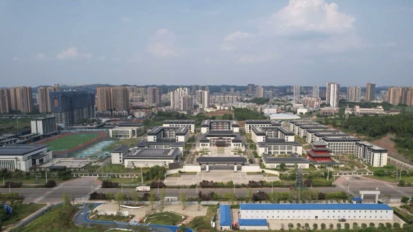 樂至中學玉龍校區。姚陽攝